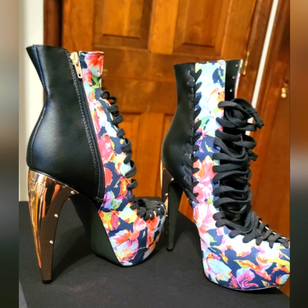 Women size 9 Multi-colored Heel